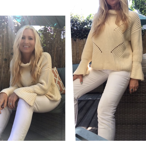 🤩Lovely Bell Sleeve Winter Sweater 🌟 - Picture 2 of 4